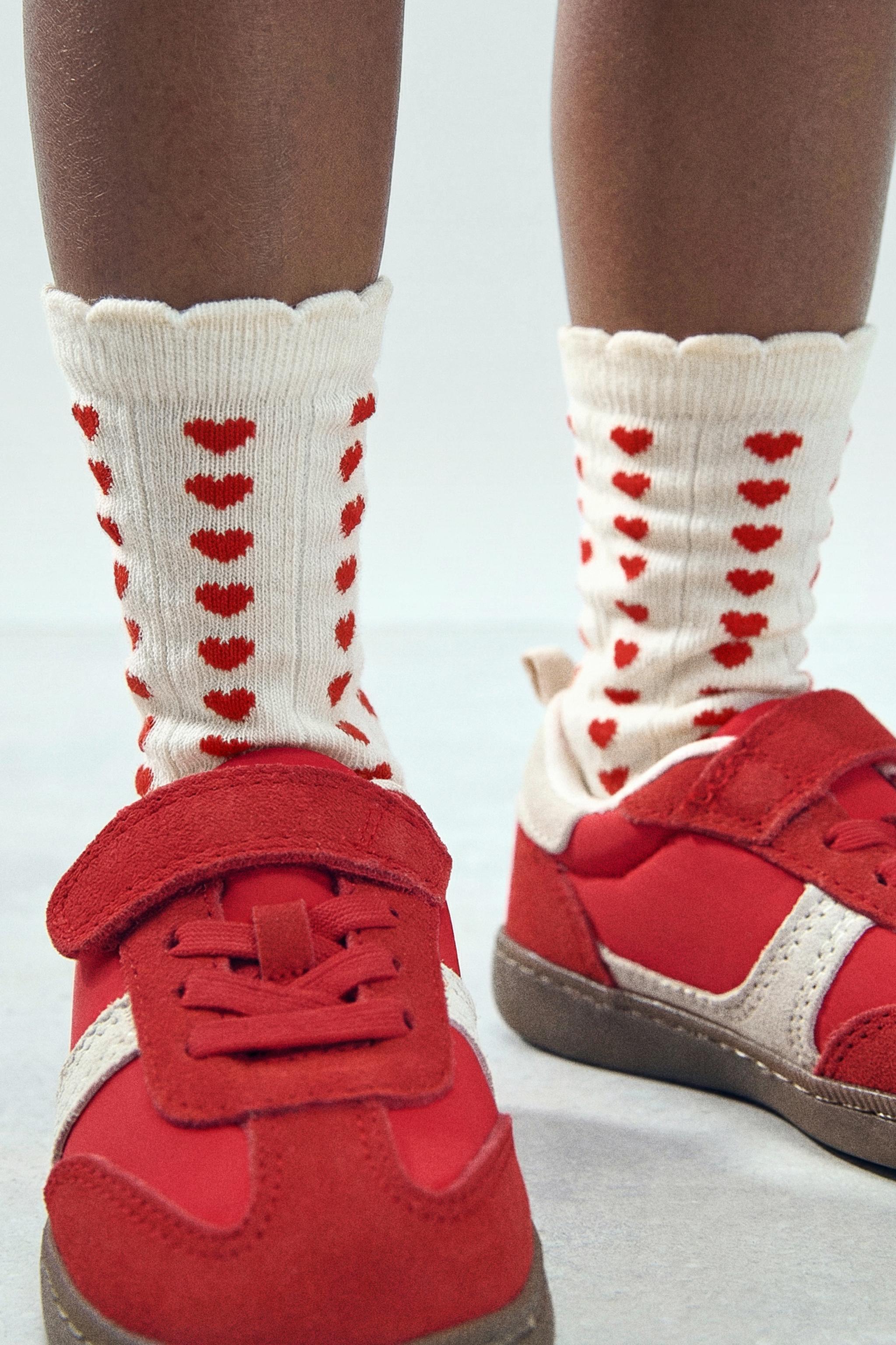 THREE-PACK OF STRIPED AND HEART SOCKS