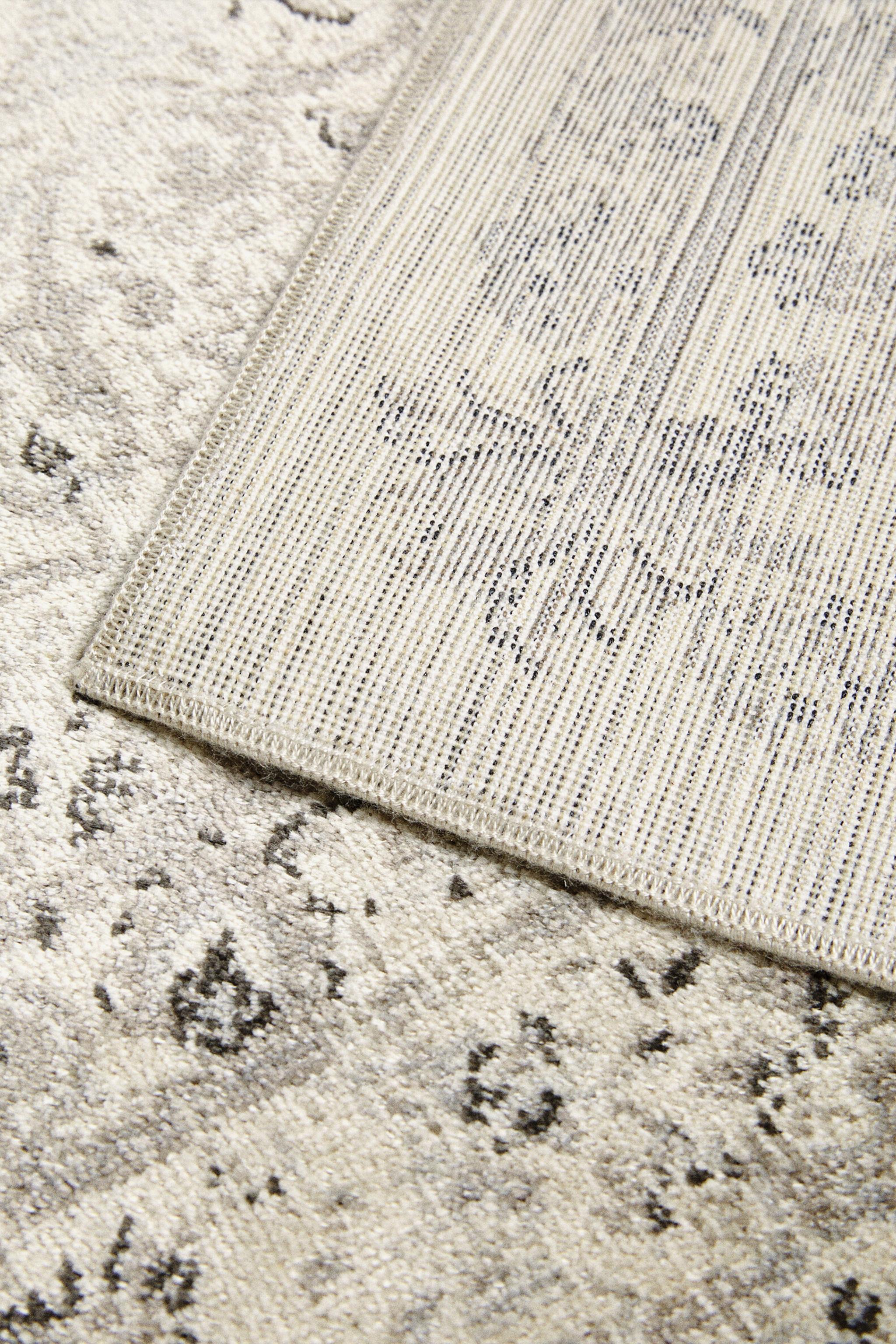 VINTAGE STYLE AREA RUG