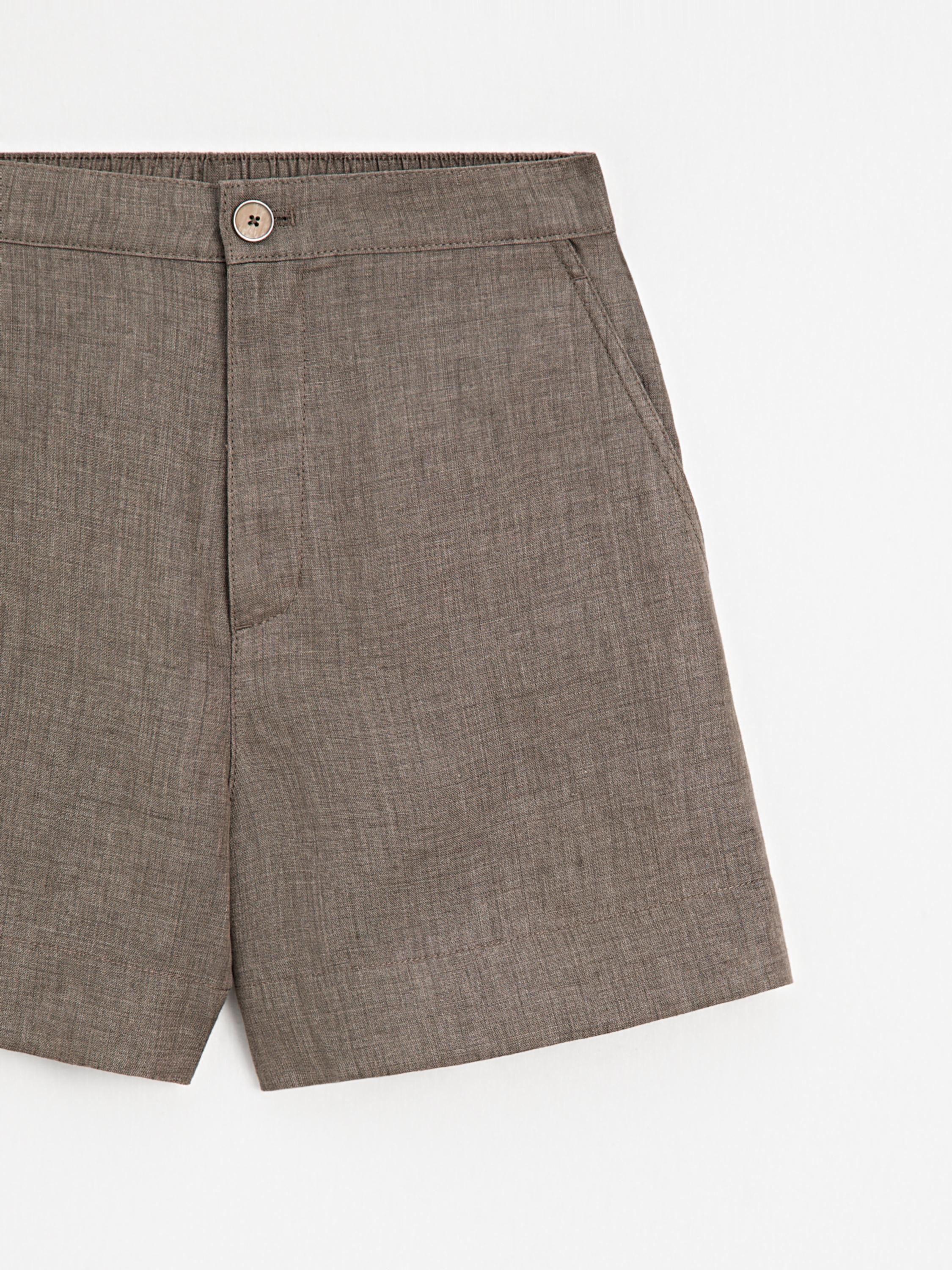 Short linen Bermuda shorts