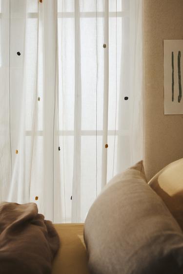 폼폼 커튼 낮은 불투명도 - Zara 크림