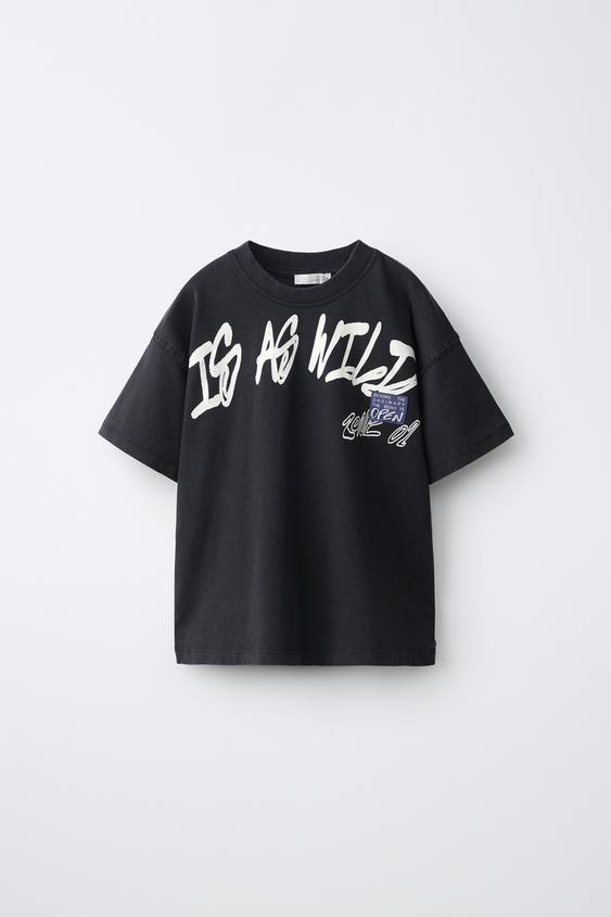 CAMISETA  ESTAMPADO TEXTO - Negro de Zara - Imagen 0