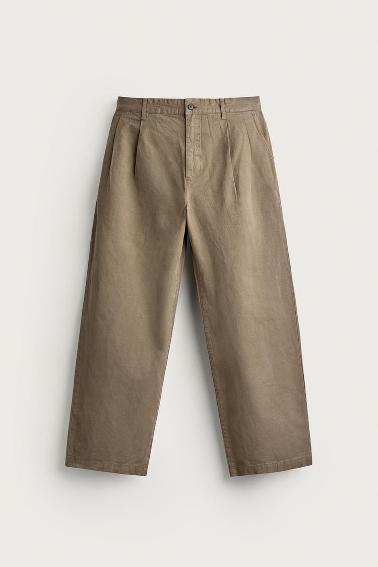 PLEATED REGULAR-FIT CHINO PANTS — Taupe gray