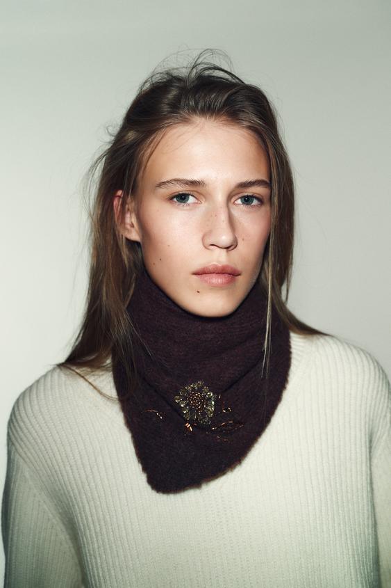 KNIT BANDANA WITH FLORAL BEADS