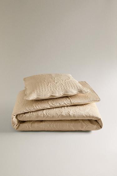 QUILTED QUILT WITH RAISED DESIGN - Cava by Zara