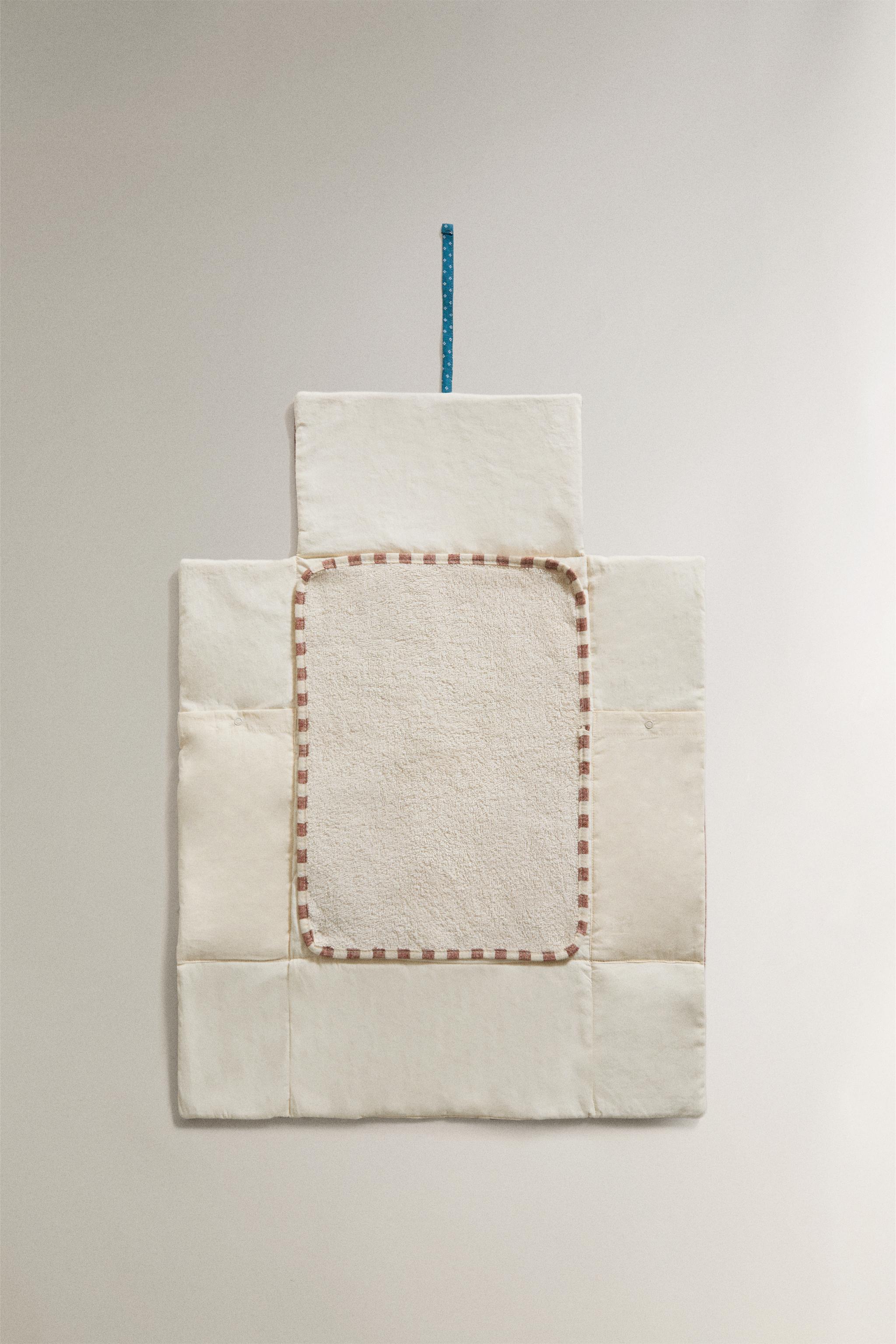 【linen note】ZARA  おむつ替え台 STRIPED PORTABLE BABY CHANGING MAT - Brick | ZARA United States