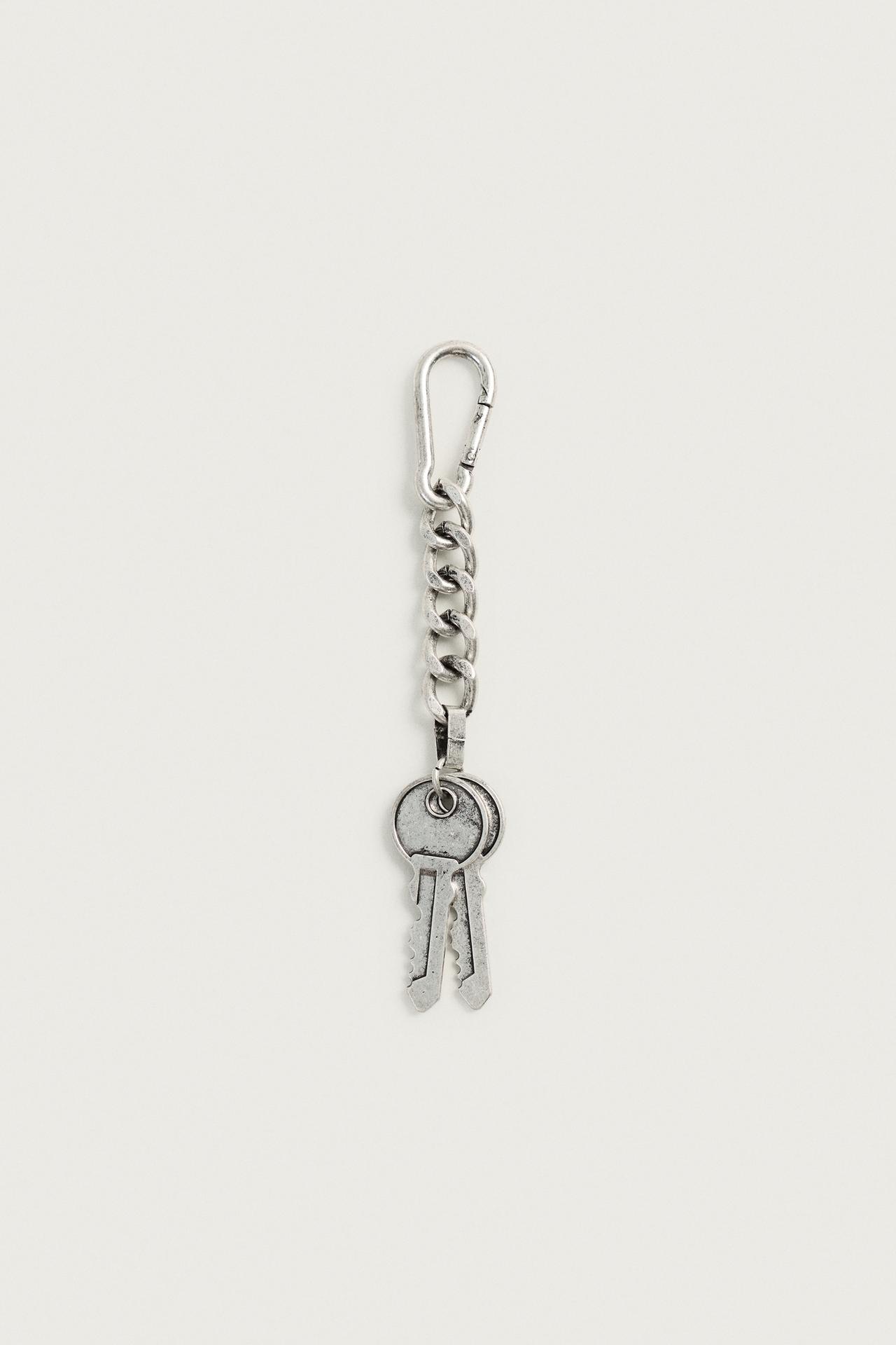 METAL KEY-SHAPED CHARM KEYCHAIN — Silver