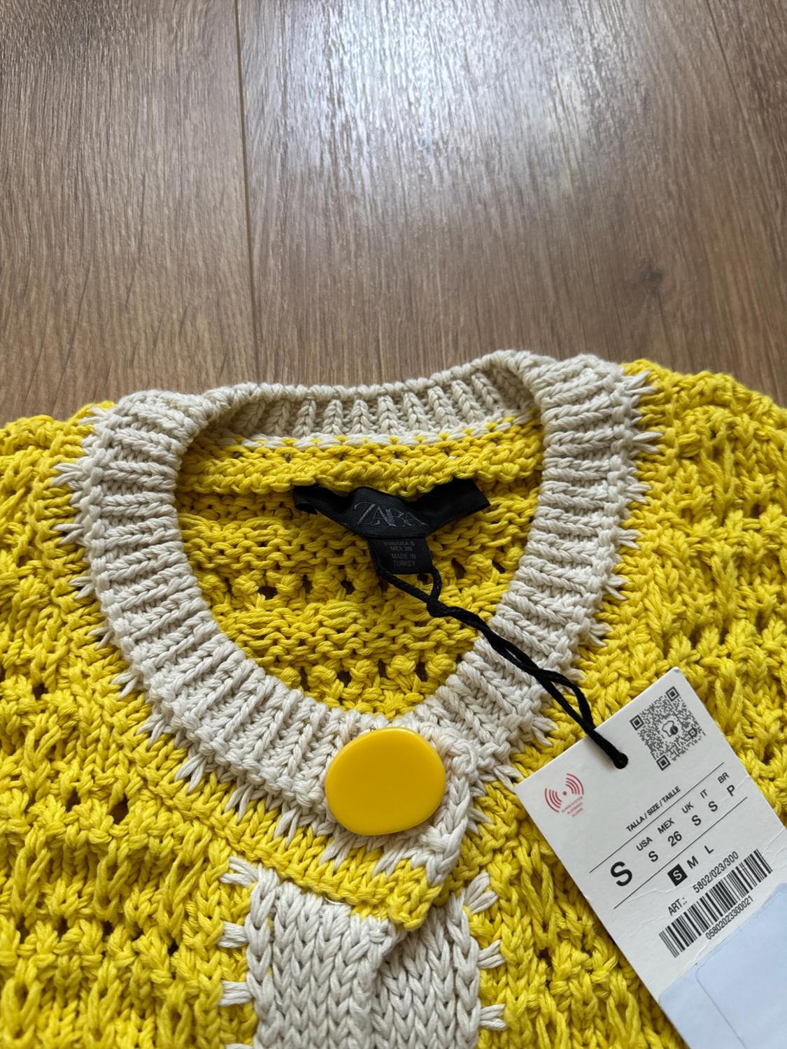 OVERSIZED BUTTON KNITTED WAISTCOAT TOP - Image 2