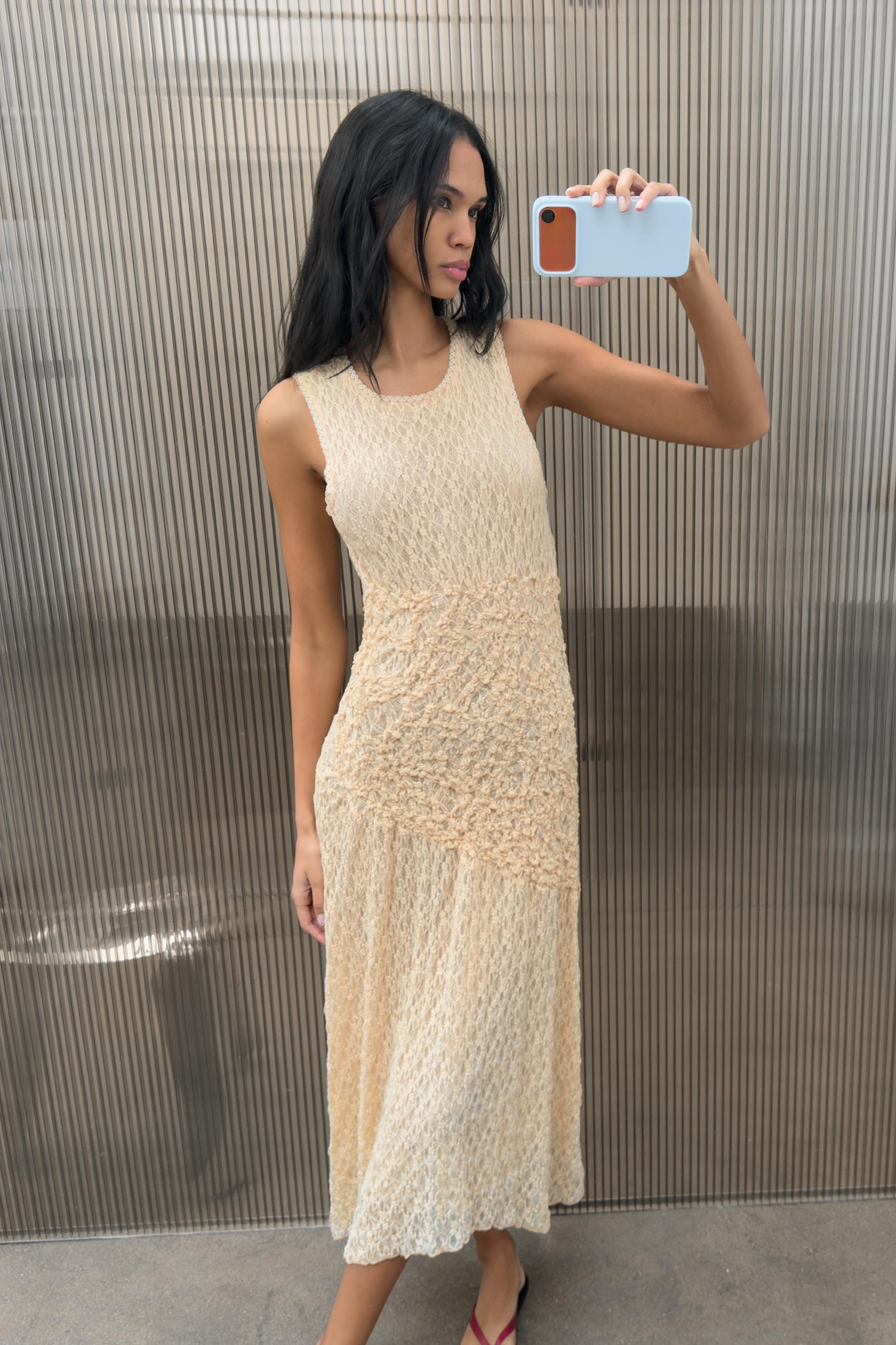 ROBE MI-LONGUE EN DENTELLE À FRONCES