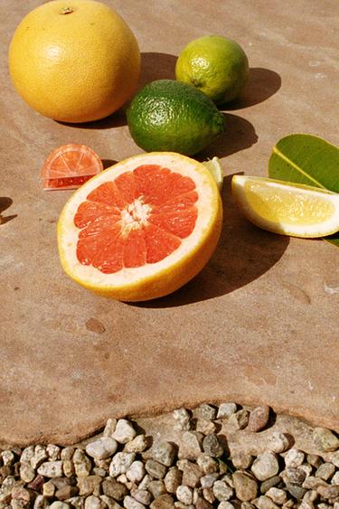 FOUR-PACK OF FRUIT HAIR CLIPS - Yellow by Zara