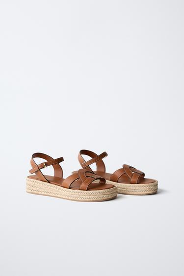SANDALIA PLATAFORMA - Marrón de Zara