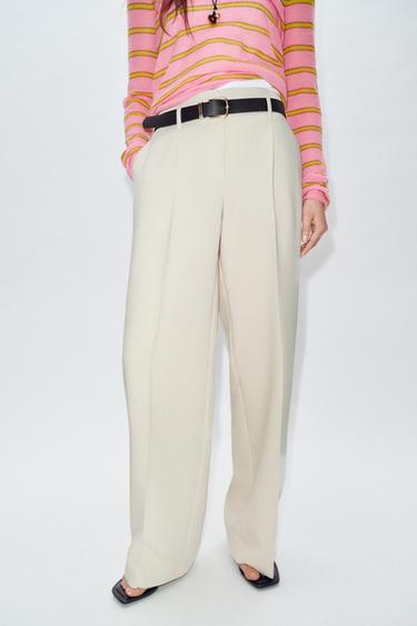 PANTALON DROIT À PINCES AVEC CEINTURE - Blanc ivoire de Zara - Image 1
