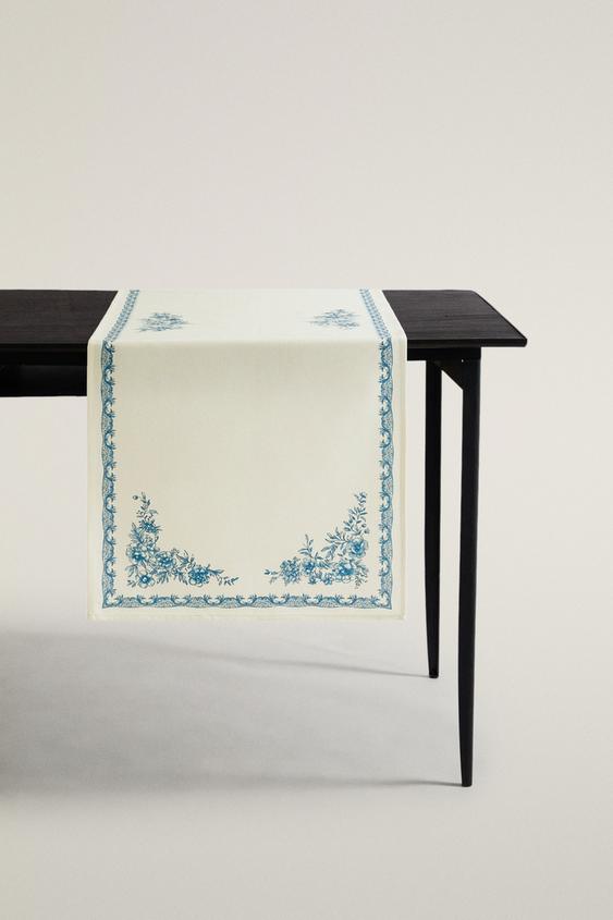 SATIJNEN TAFELLOPER MET BLOEMENPRINT - Blauw van Zara - Afbeelding 0