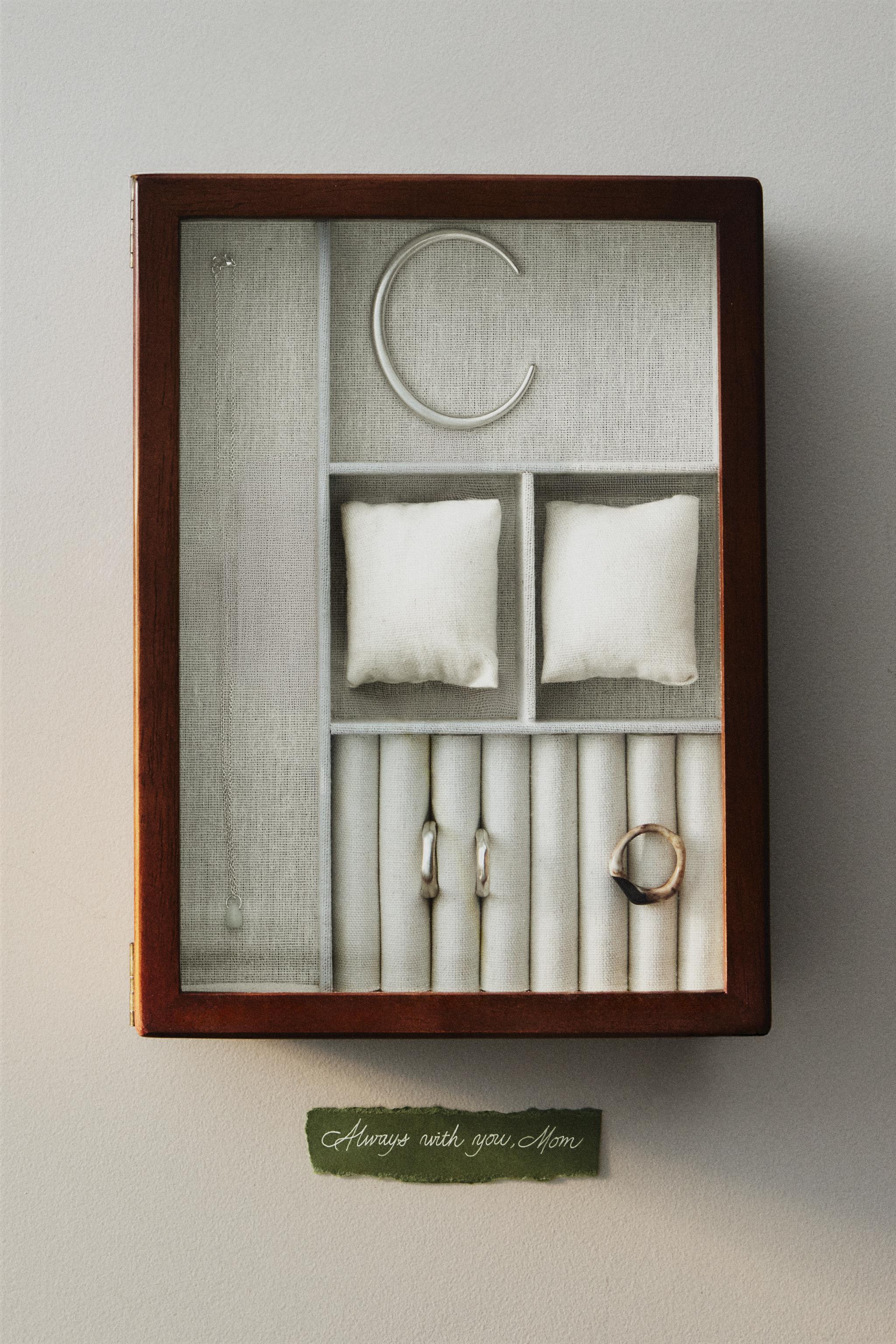 MEDIUM WOODEN JEWELRY BOX