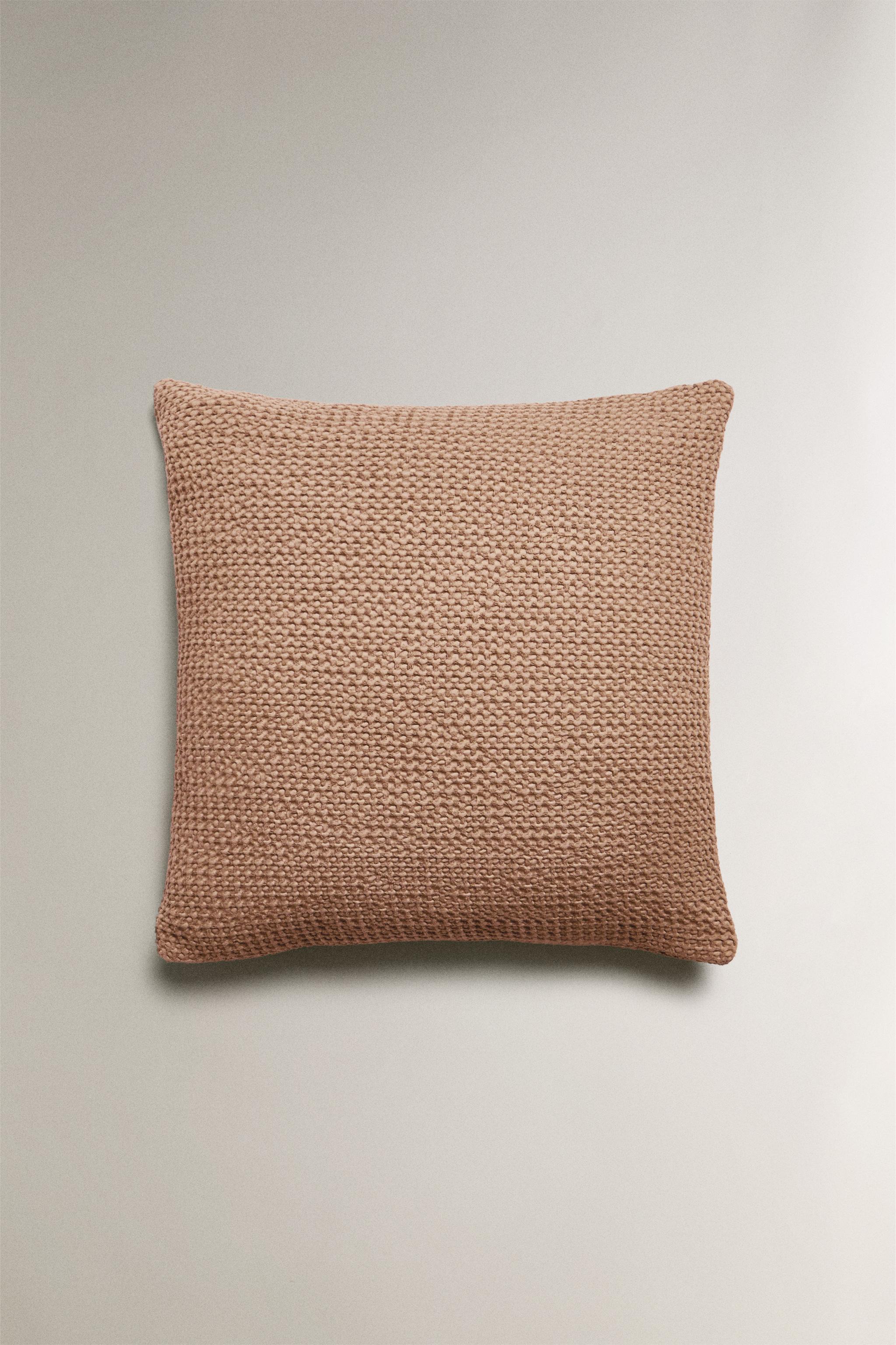 ZARAHOME  キルト　ベッドカバー　金の刺繍 ZARAHOME キルト ベッドカバー 金の刺繍 ZARAHOME キルトベッド