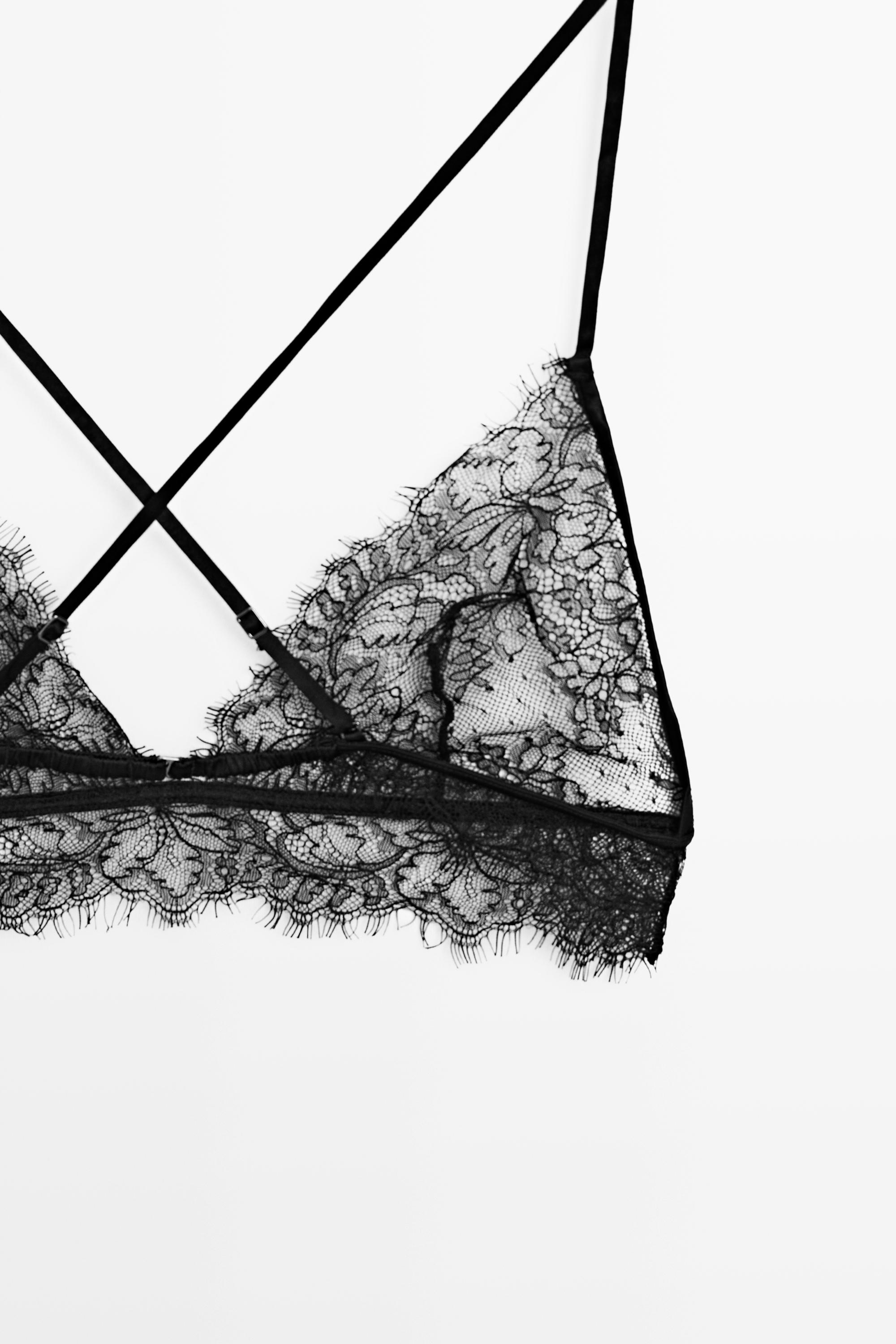 Lace bralette with scalloped hem