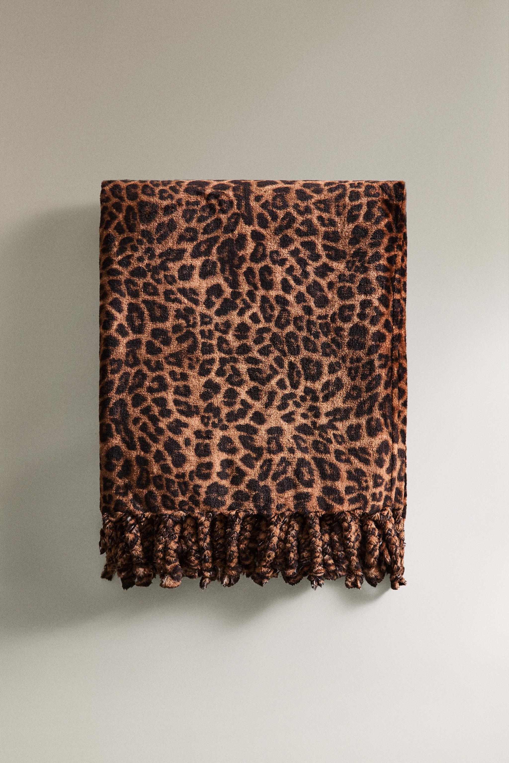LEOPARD FLEECE BLANKET