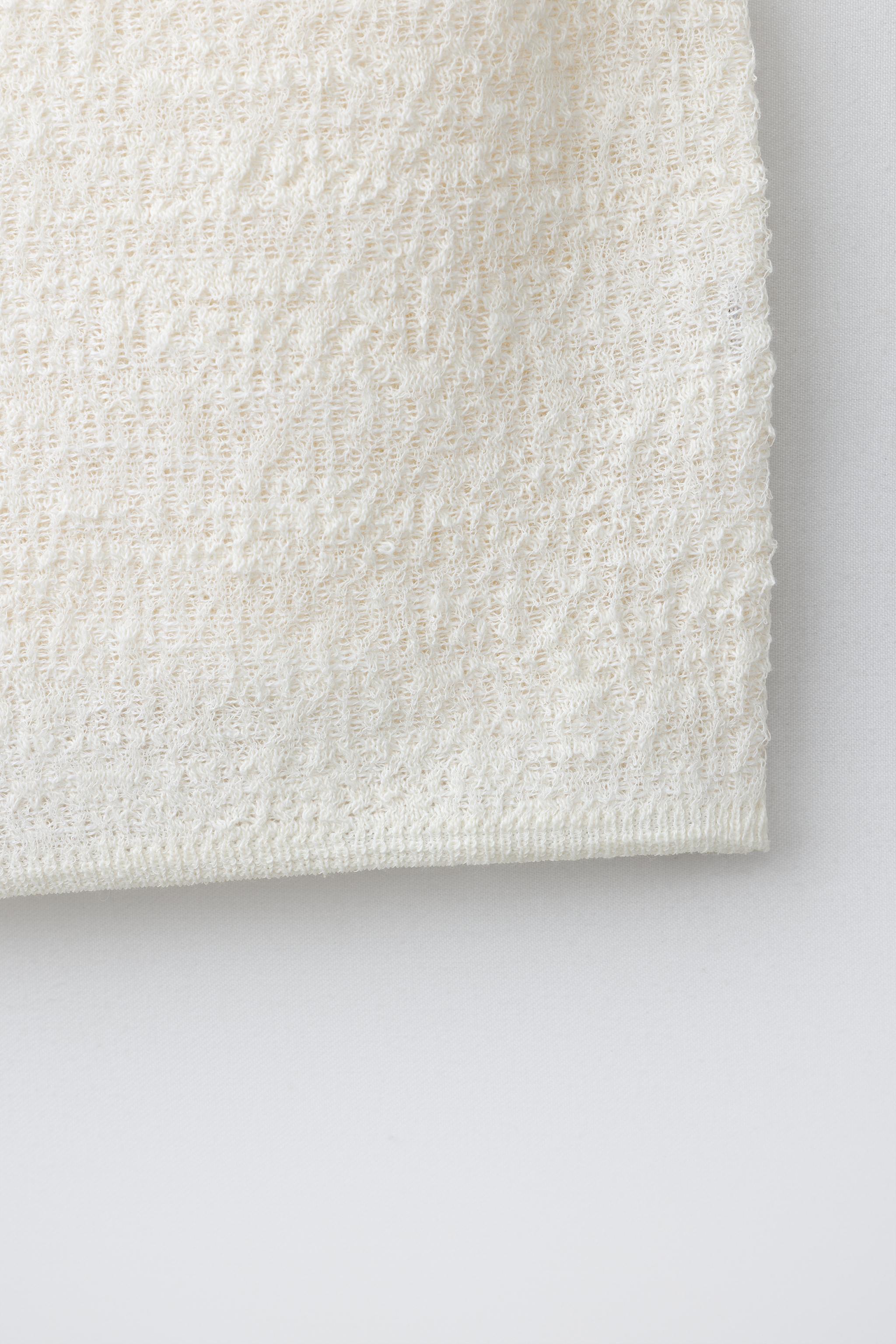 TEXTURED KNIT TOP