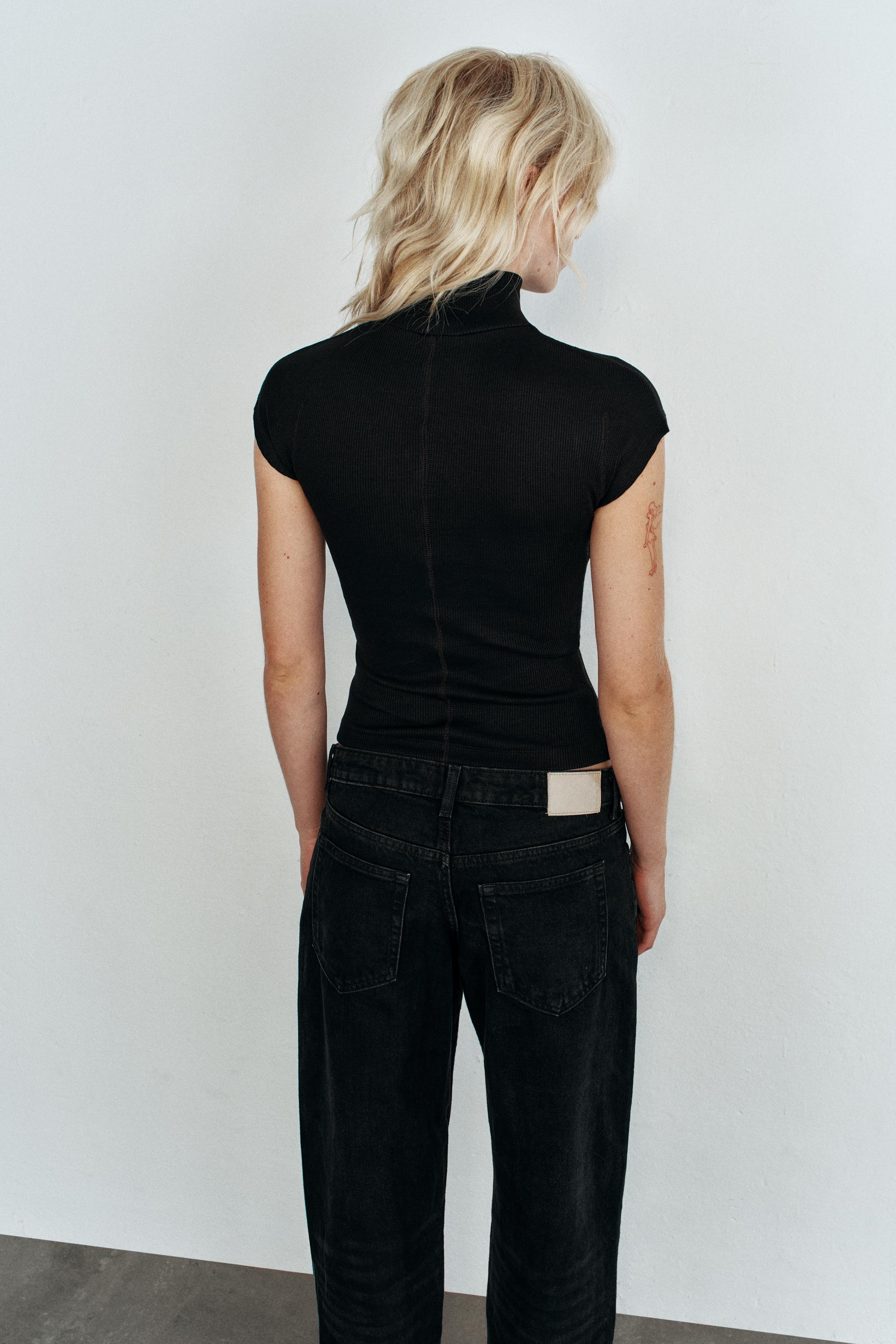 HIGH-NECK RIB T-SHIRT