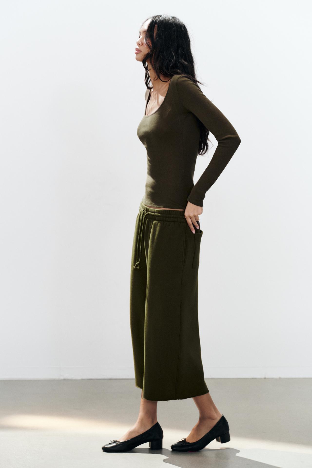 LONG FLEECE BERMUDA SHORTS — Khaki