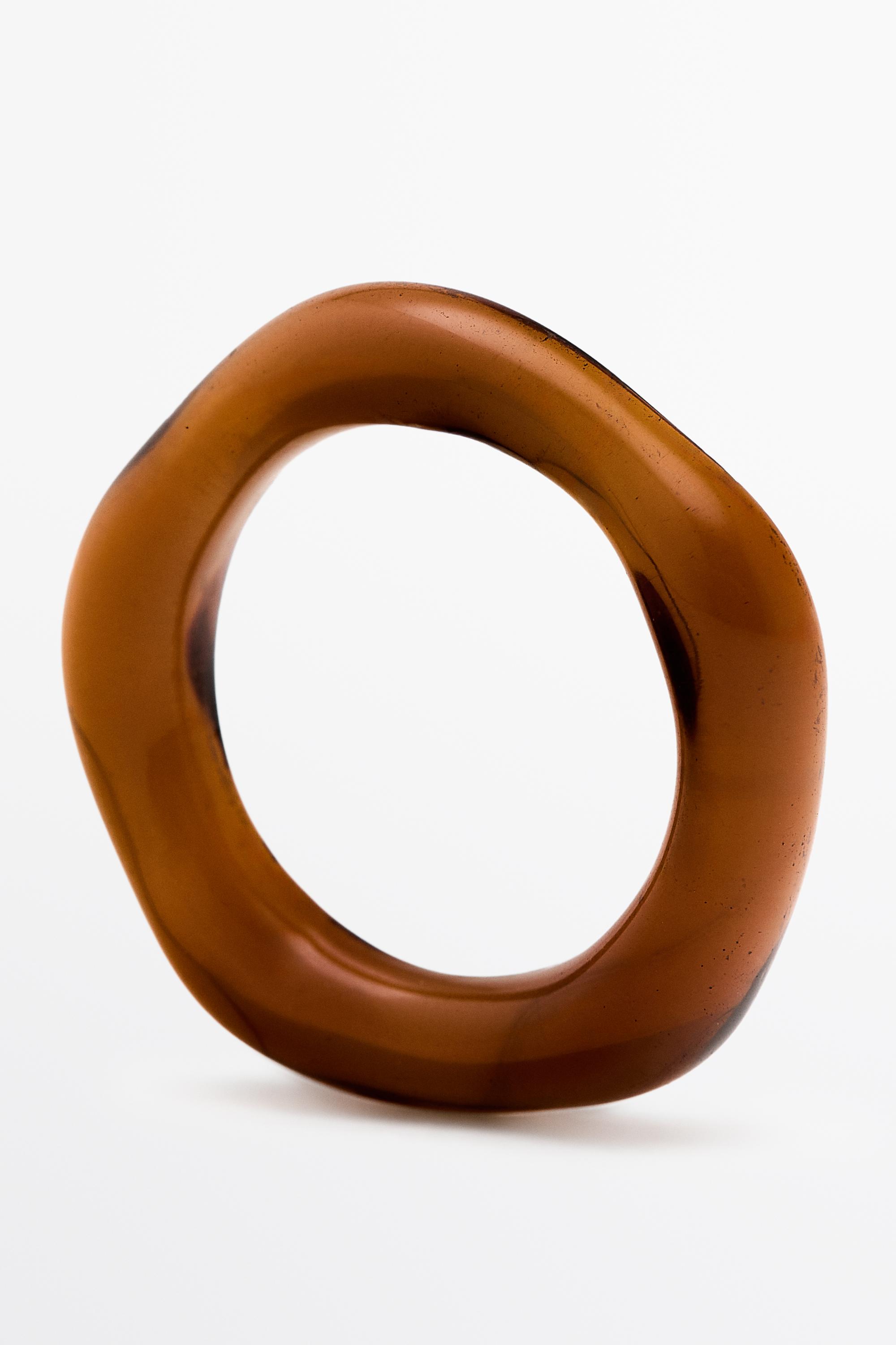 Irregular glass ring with tortoiseshell effect