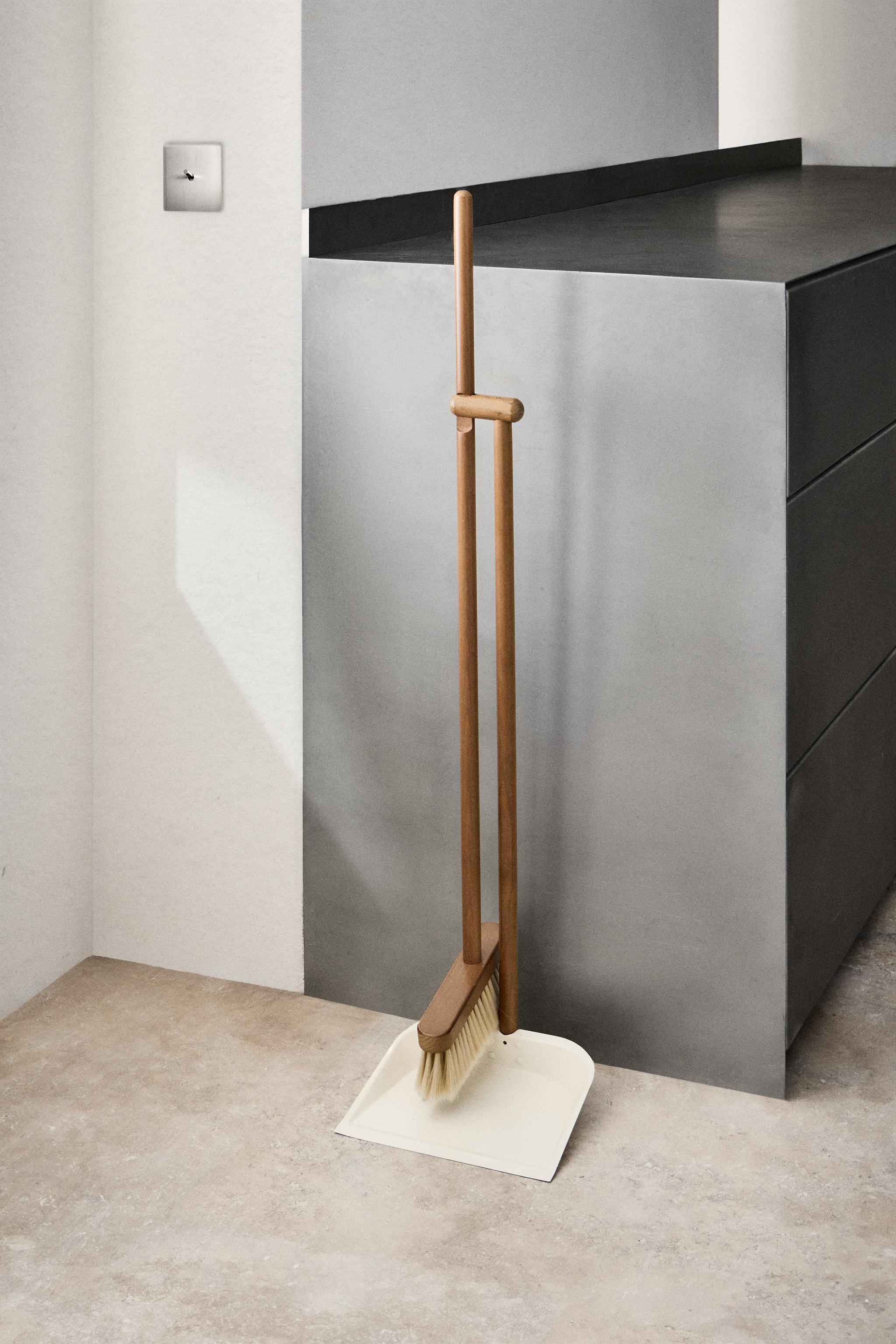 タブラ＆バヤンセット WOODEN DUSTPAN AND BRUSH SET - White | ZARA United States