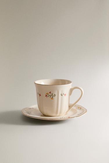 فنجان وطبق شاي بورسلان بأزهار - كريمي الخاص بـ Zara