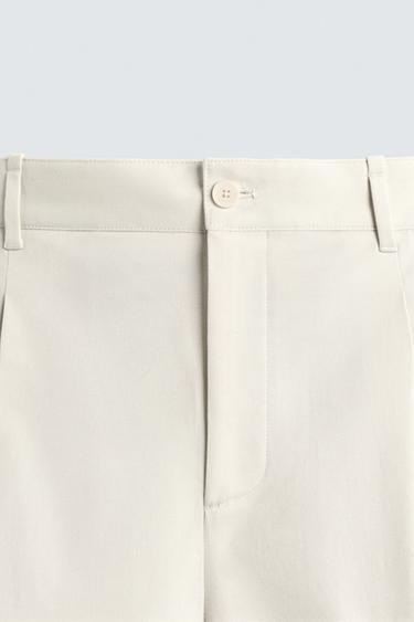 BERMUDA WIDE FIT À PLIS - Blanc cassé de Zara - Image 8