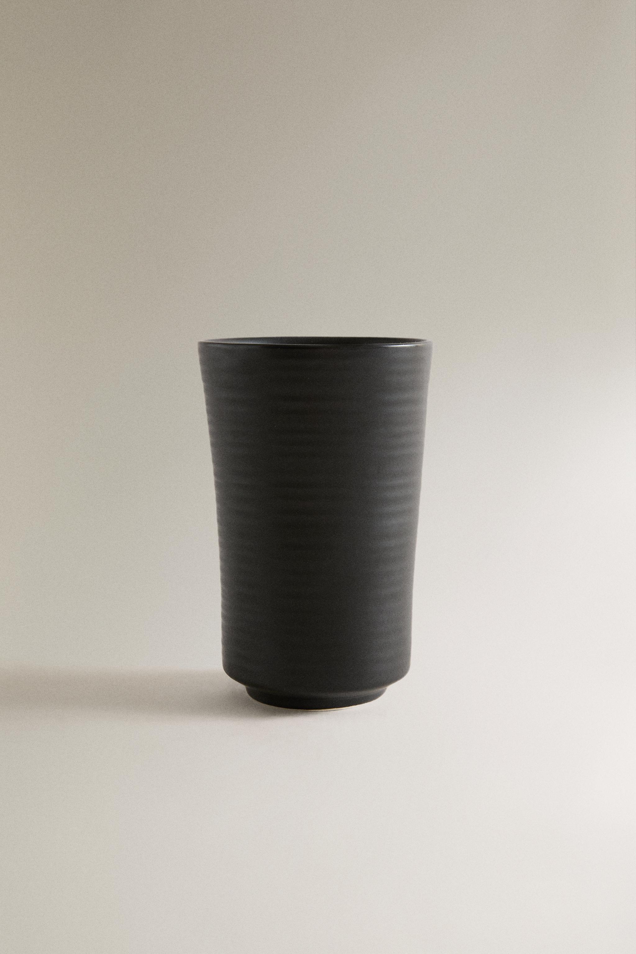 TOOTHBRUSH HOLDER WITH BLACK TOOTHBRUSH — Black
