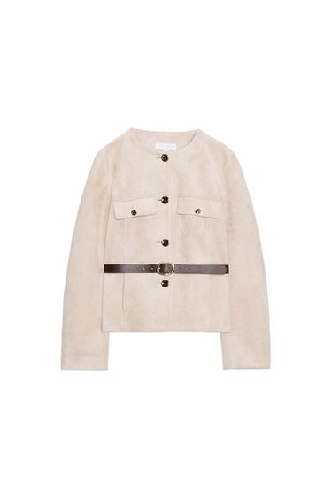 Front view of a caramel blazer with a round neck, long sleeves, front pockets with flaps, a belt, and button fastening.
