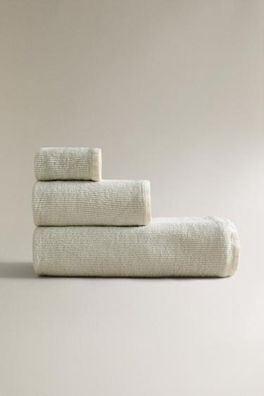 MICRO WAFFLE-KNIT BATH TOWEL - Ecru / Green by Zara - Image 0