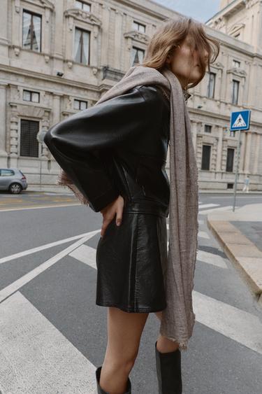 JUPE-CULOTTE EN MATIÈRE SYNTHÉTIQUE - Noir de Zara - Image 4