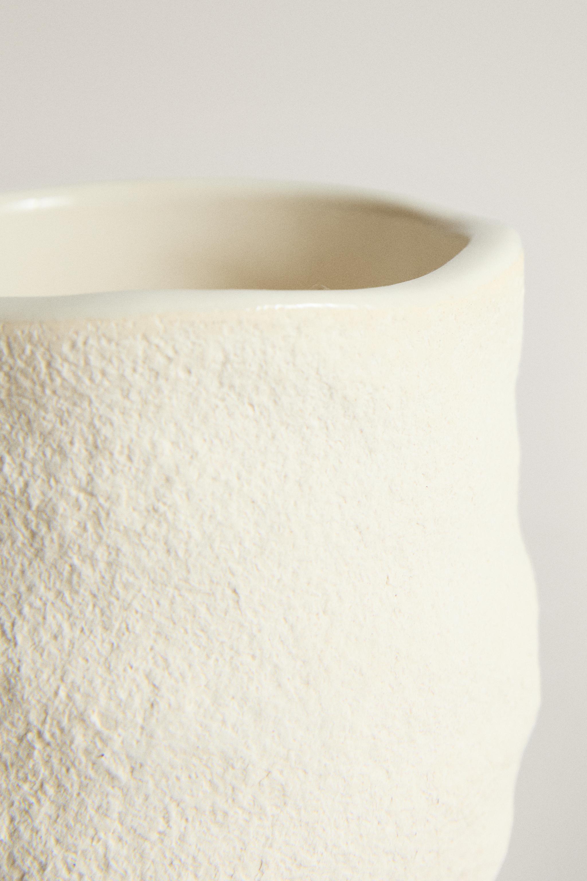 TEXTURED CERAMIC TOOTHBRUSH TUMBLER