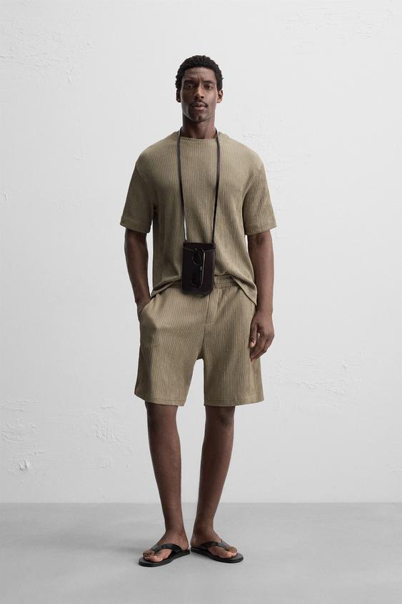 IRREGULAR TEXTURED T-SHIRT