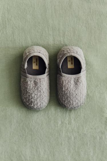 COZY SLIPPERS