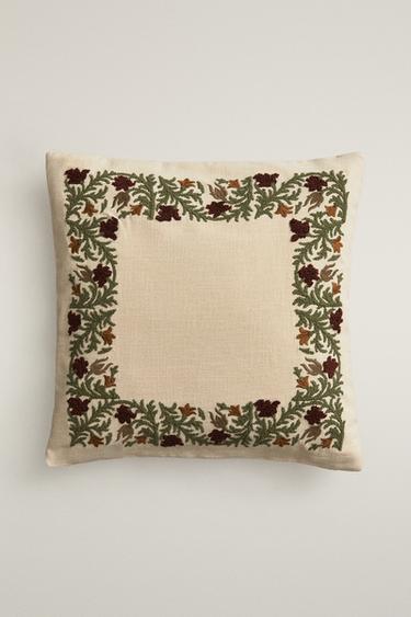 TUFTING CUSHION COVER - بيج فاتح الخاص بـ Zara - صورة 0