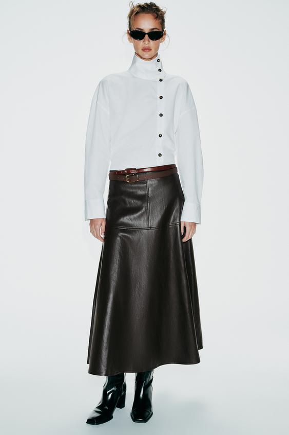 FALDA MIDI CAPA EFECTO PIEL - Marrón de Zara - Imagen 0