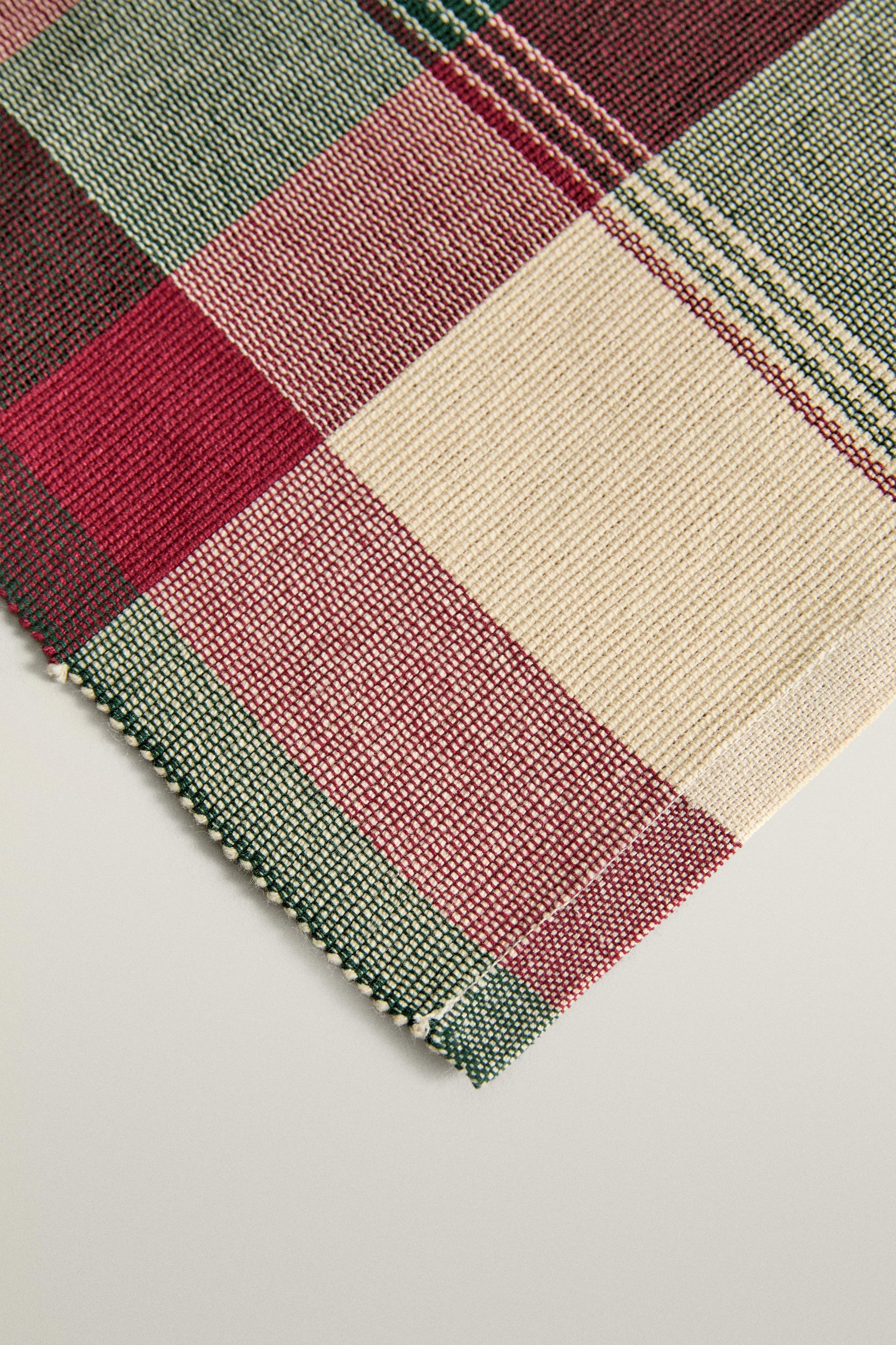 CHECK COTTON CHRISTMAS TABLE RUNNER