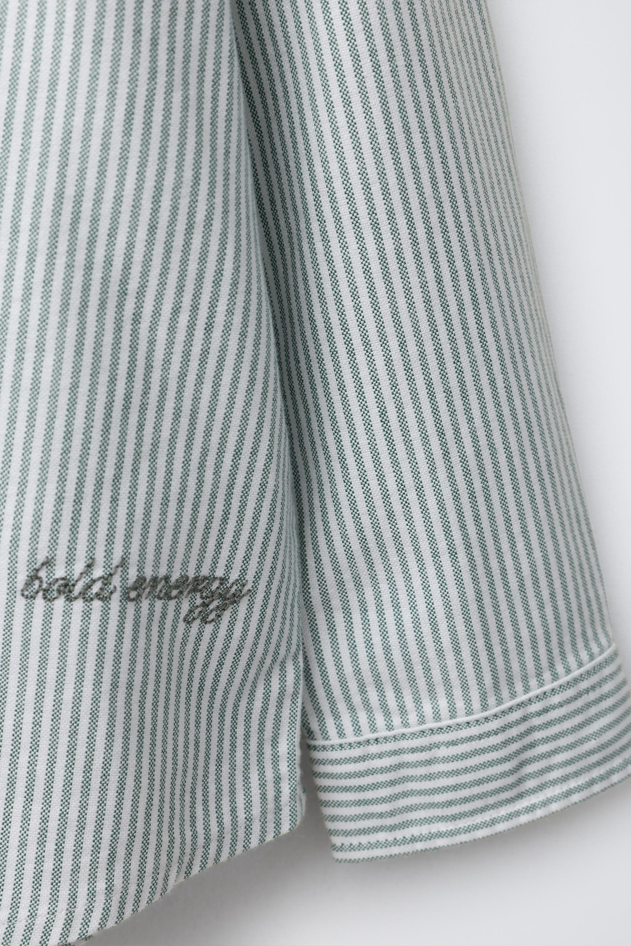 CHEMISE À RAYURES ET INSCRIPTION BRODÉE