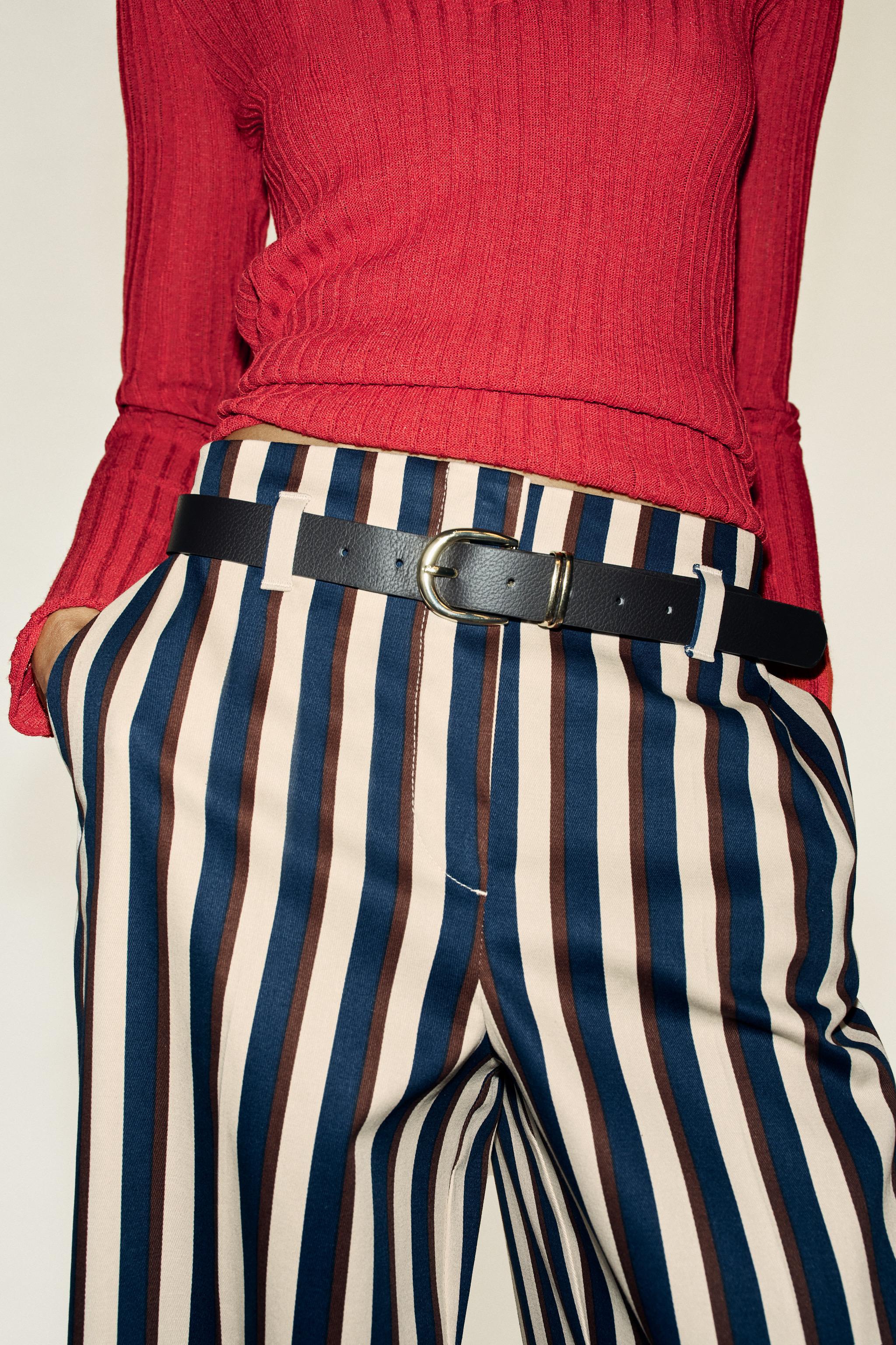 PANTALON À RAYURES ET CEINTURE