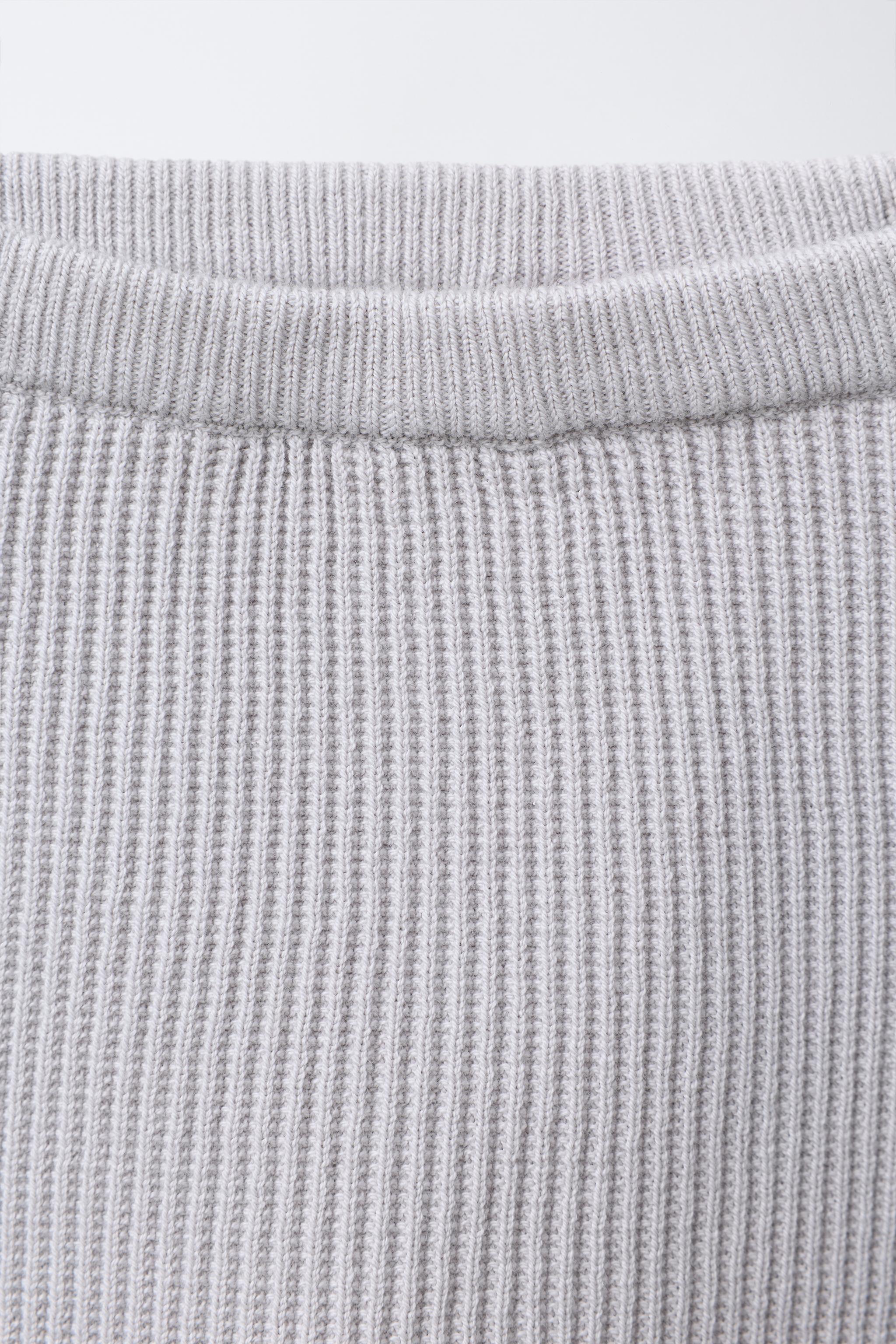 PANTS WITH CONTRASTING PIPING