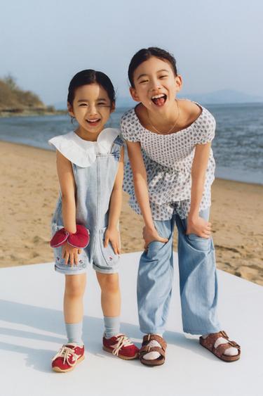 JEANS-LATZHOSE MIT KIRSCHSTICKEREI - Hellblau von Zara - Bild 0