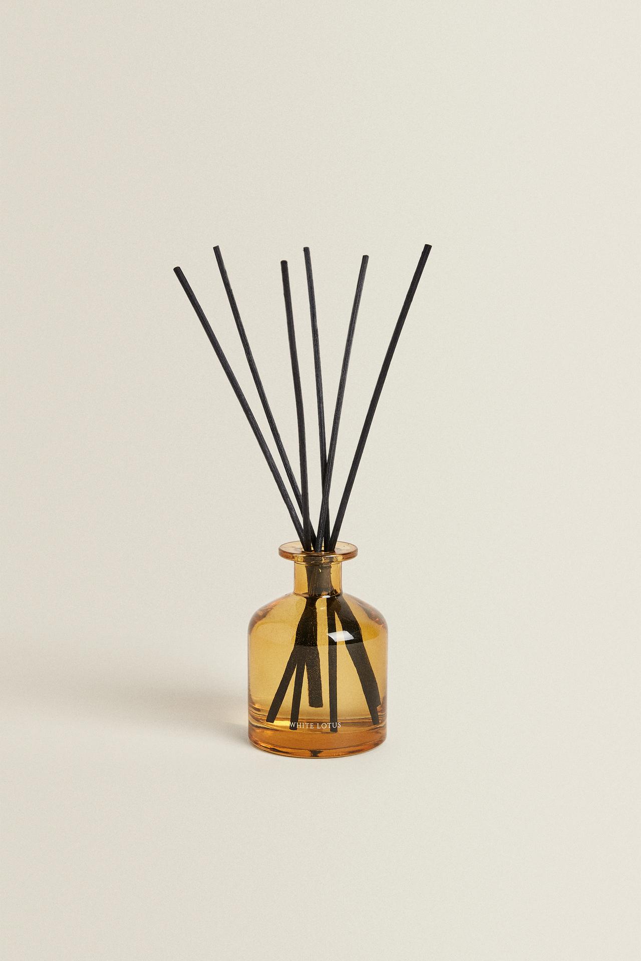 (250 ML) WHITE LOTUS REED DIFFUSERS — Intense red