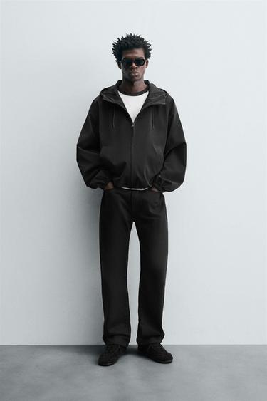 CAZADORA TÉCNICA CAPUCHA - Negro de Zara - Imagen 0
