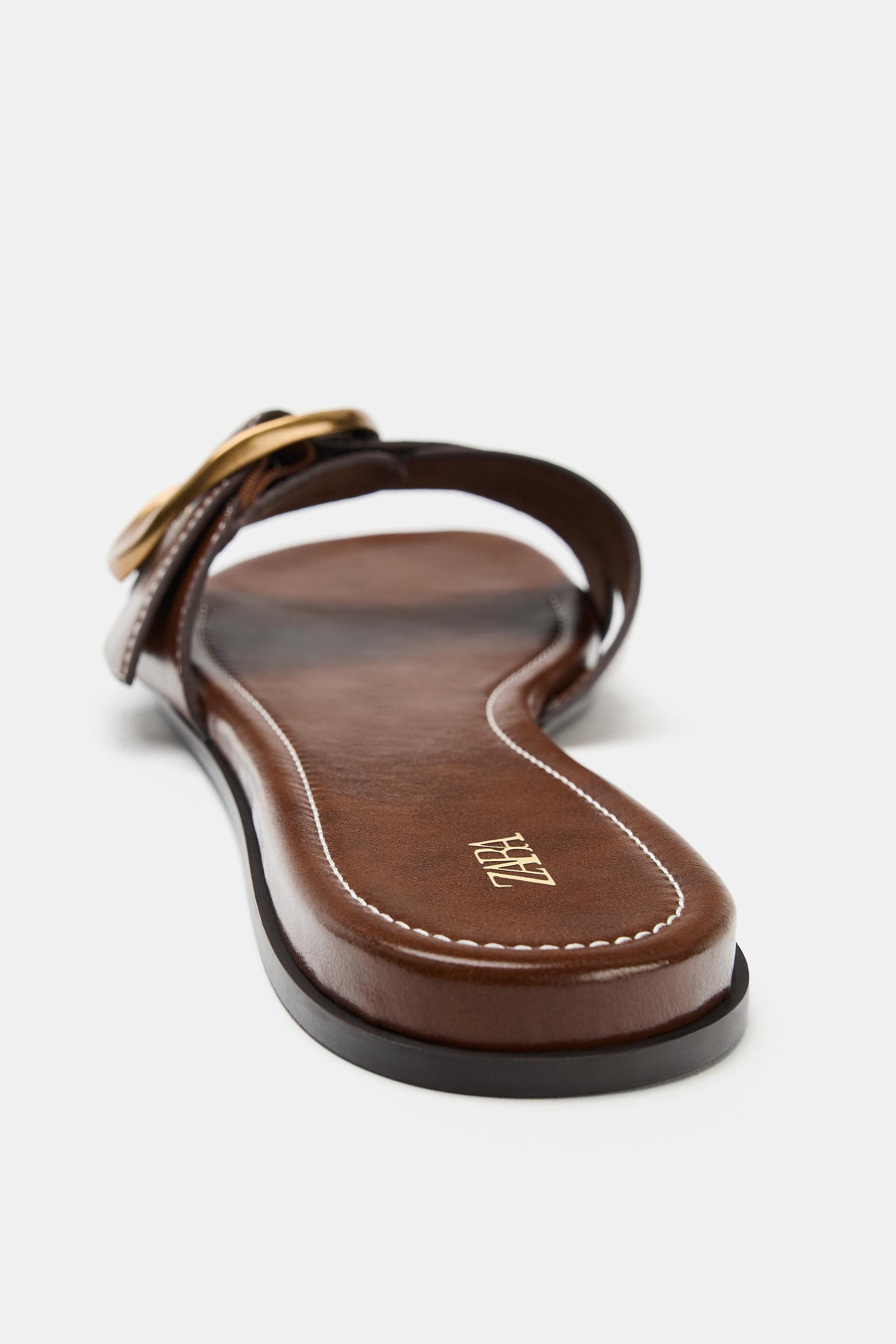 FLAT BUCKLE SANDALS