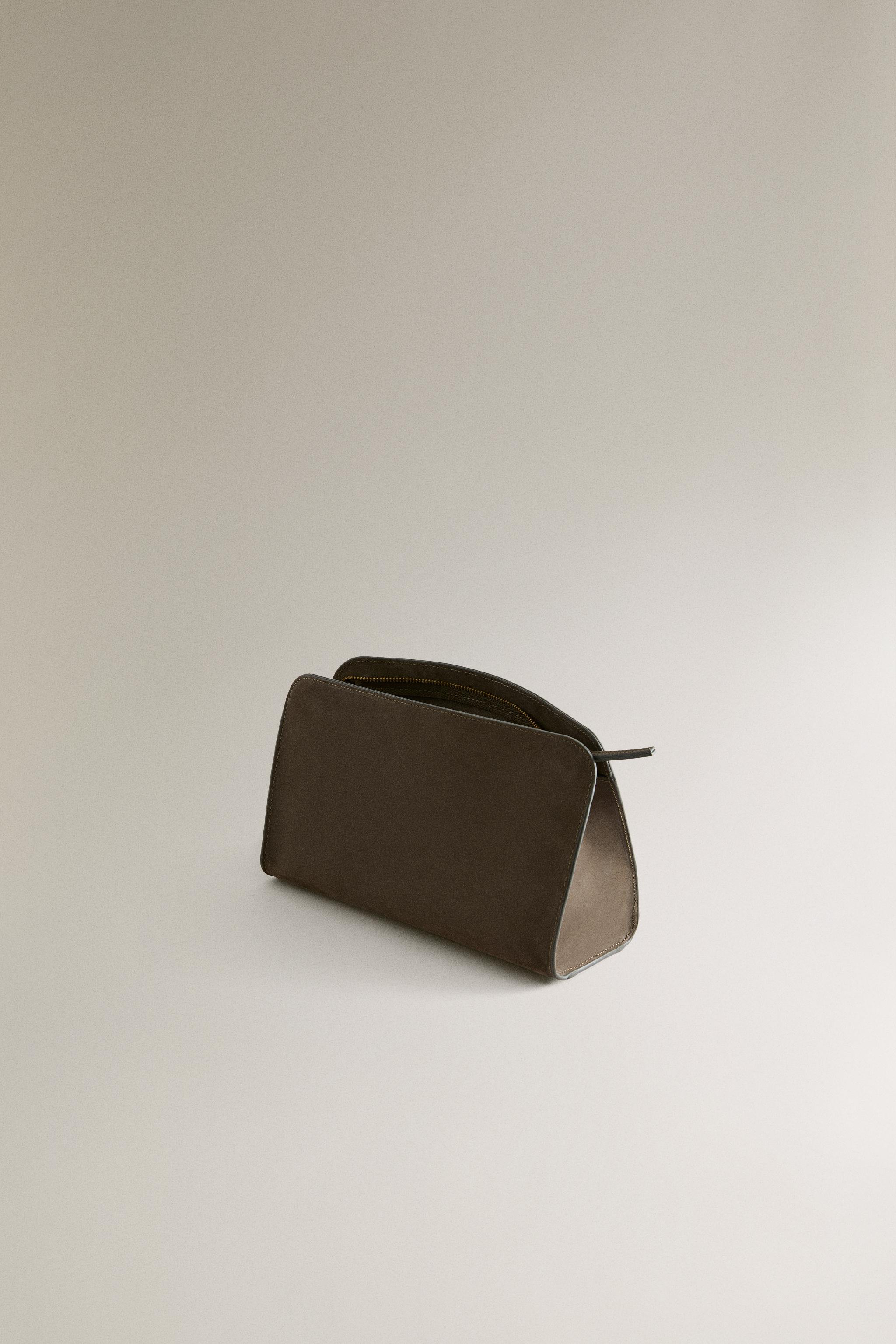 LEATHER TOILETRY BAG