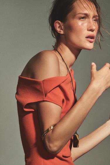 VESTIDO MIDI DRAPEADO - Naranja de Zara