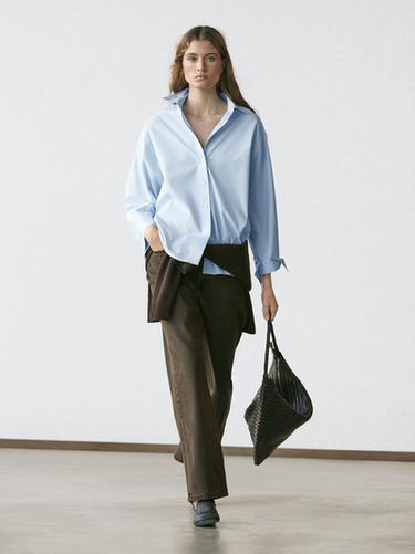 Chemisier en popeline à manches raglan - Bleu ciel de Zara