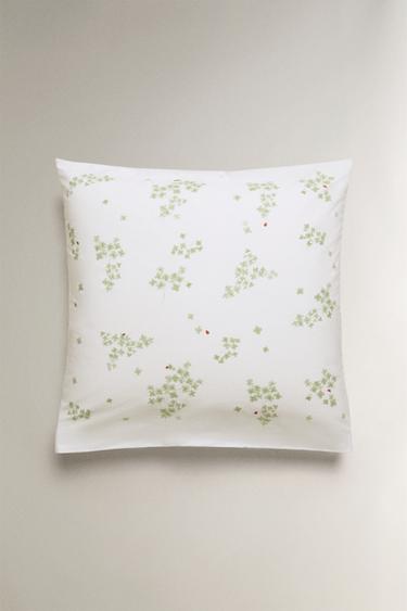 CLOVER AND LADYBIRD PERCALE PILLOWCASE - Oyster-white by Zara - Image 1