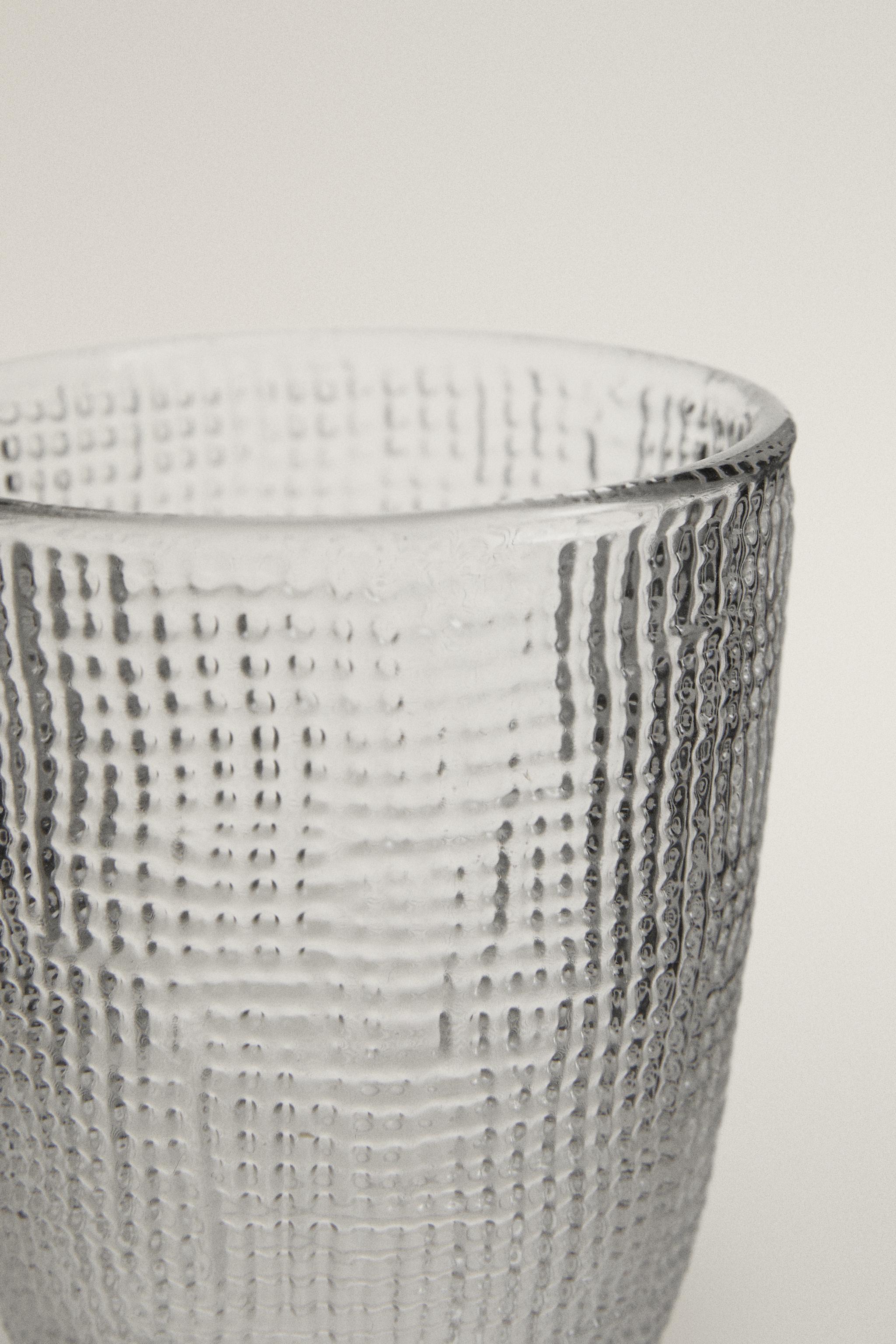 RAISED DESIGN GLASS TUMBLER
