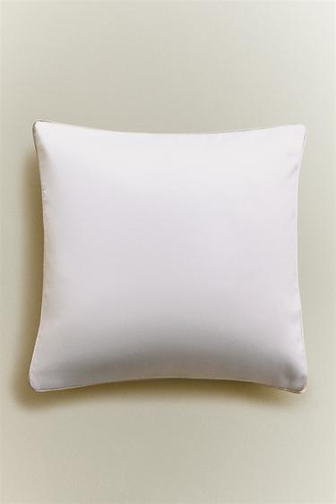 SATEEN CUSHION COVER - كافا الخاص بـ Zara